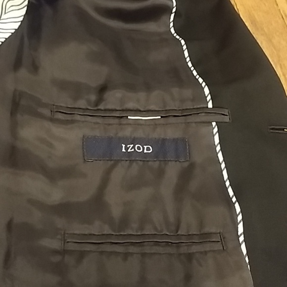 Men's black Izod suit - Picture 3 of 4